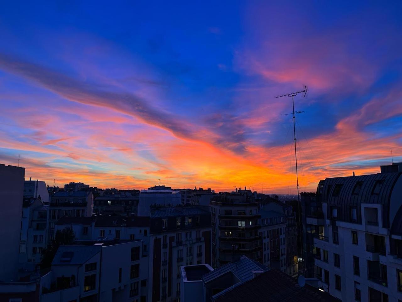 Buttes Chaumont - Free Parking Appartement