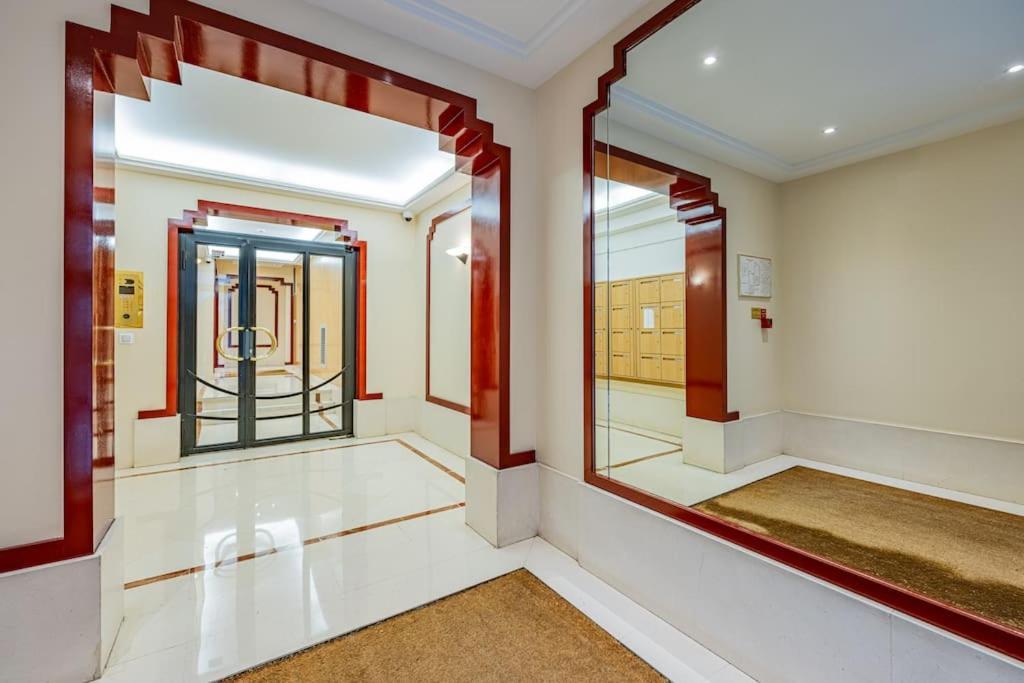 Grand Et Central, 8e Pres Elysee