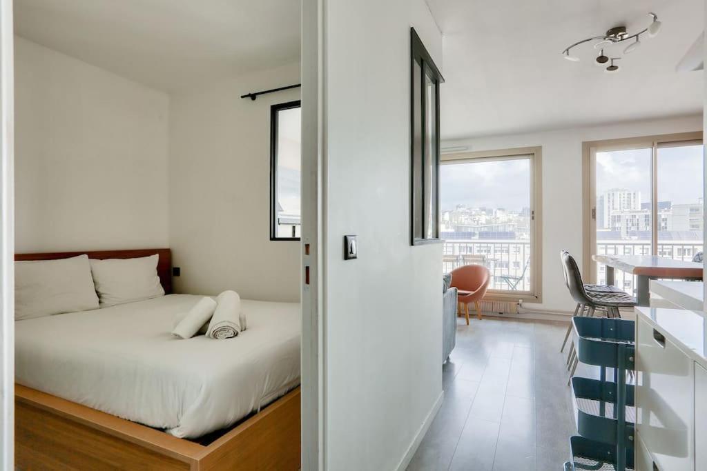 Appartement Avec Balcon Et Parking A 1min Du Metro Paris