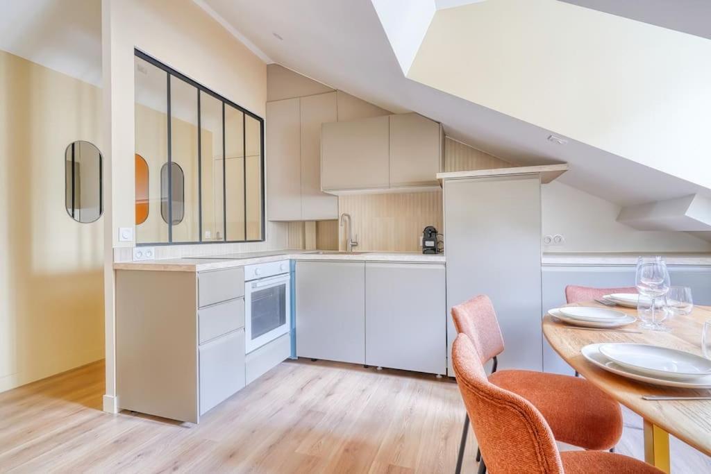 Appartement 4d#appart 4pers # 1 # Commerce # 15#ac *