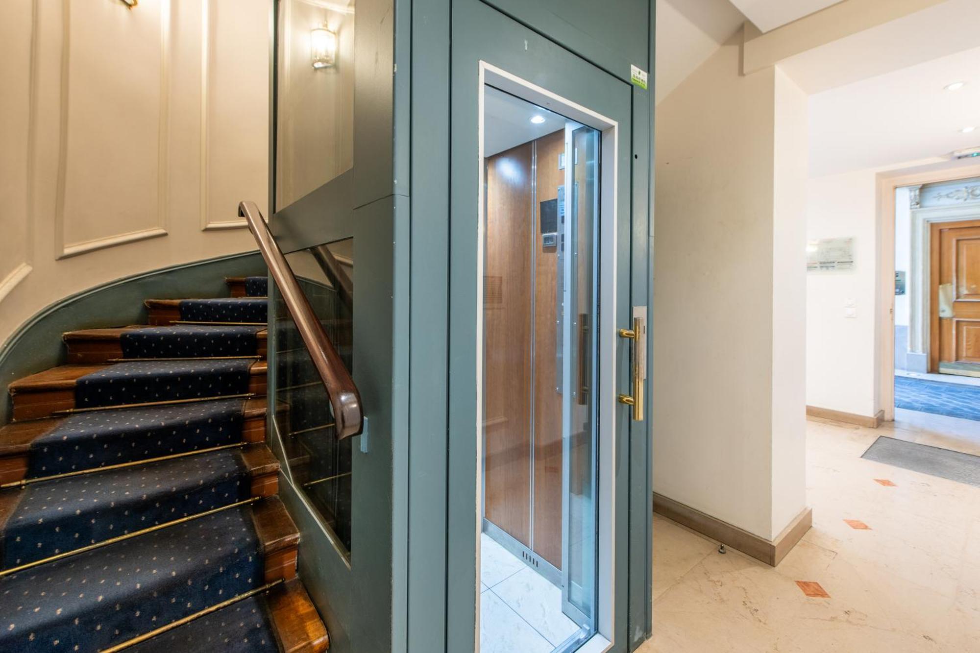 Charming 4 Guests At Galeries Lafayette And Printemps 9th Ard With Air Conditioning * Paris