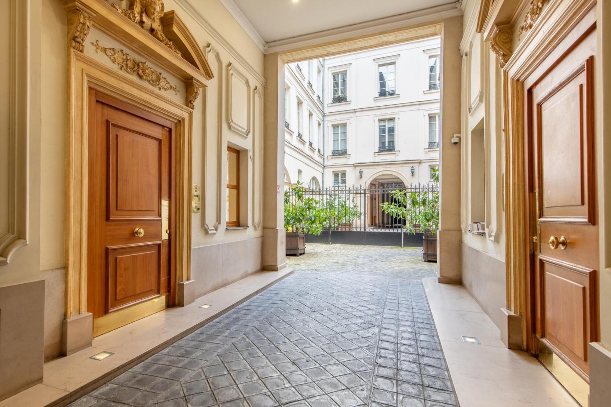 Charming 4 Guests At Galeries Lafayette And Printemps 9th Ard With Air Conditioning * Paris