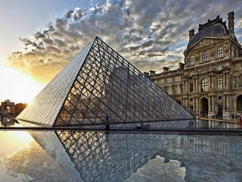 Apartment Du Louvre Paris