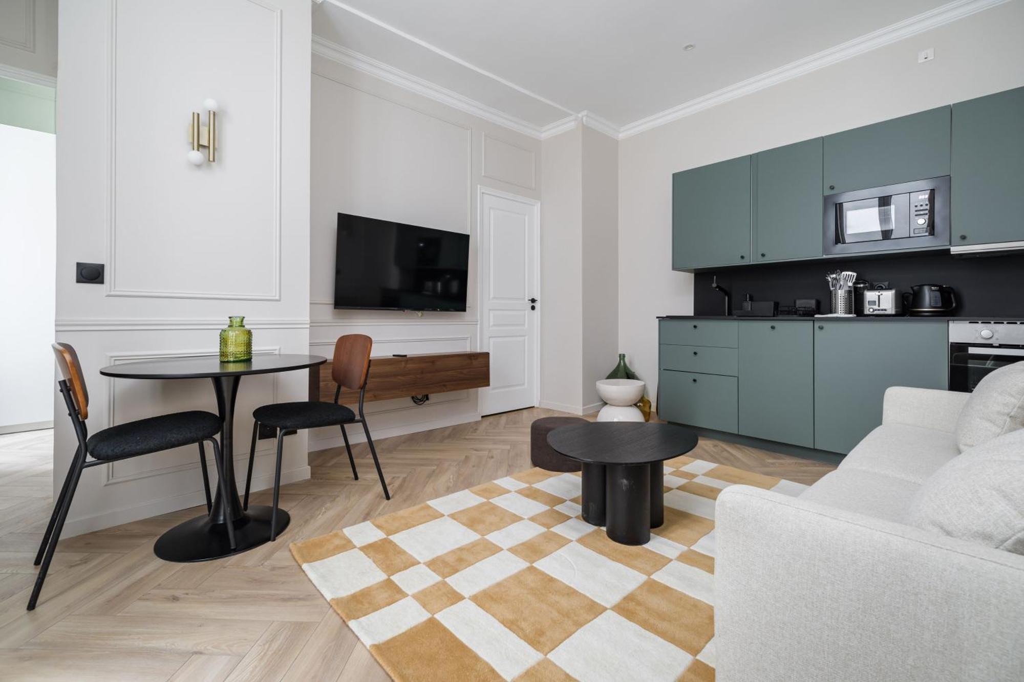 Apartment Poetic - Opera *