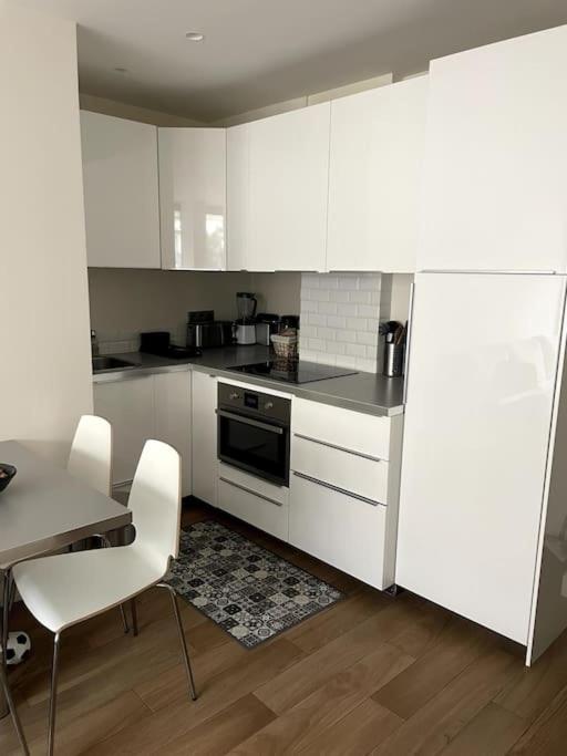 Les Belles Feuilles Apartment