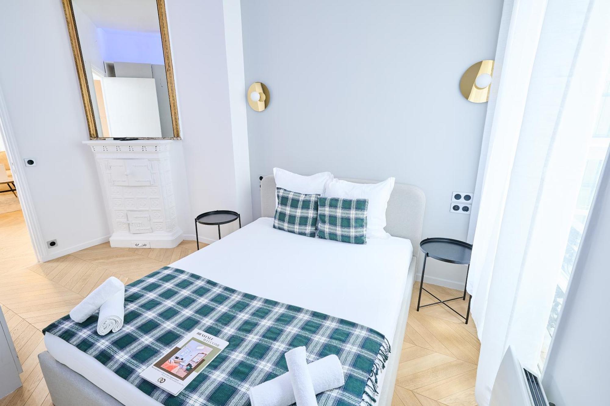 Champs Elysees!montaigne, New Luxurious 6pers Flat Apartment *