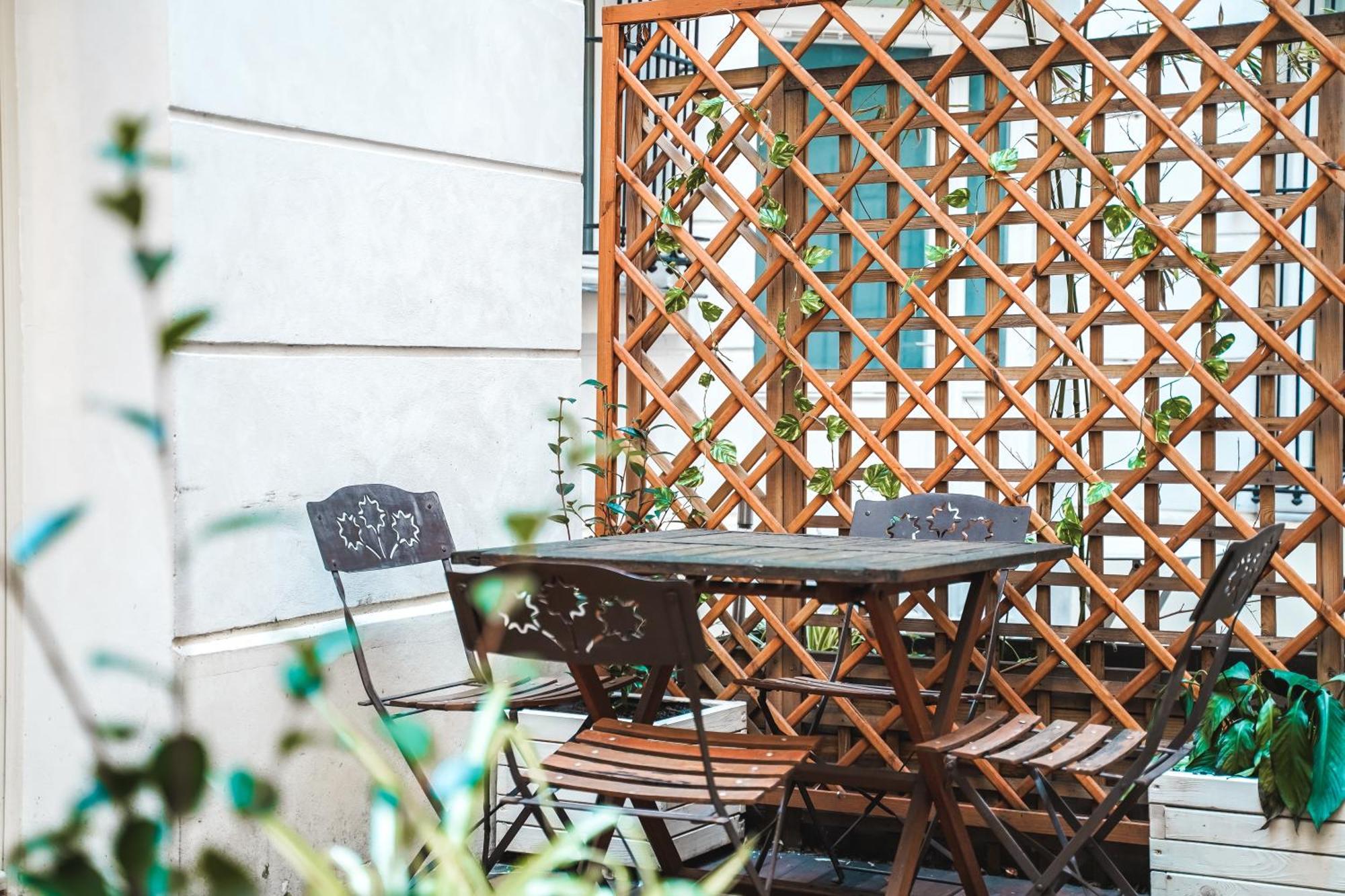 Apartment Charming Souplex In Paris