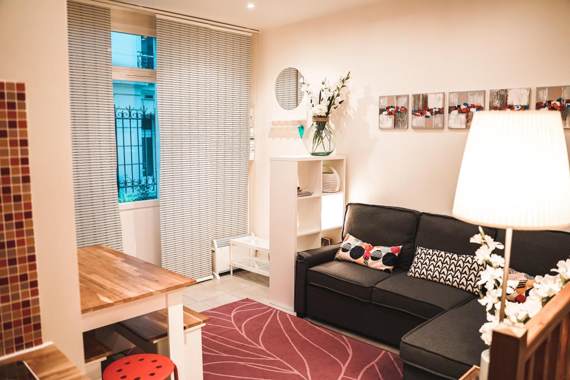 Charming Souplex In Apartment Paris