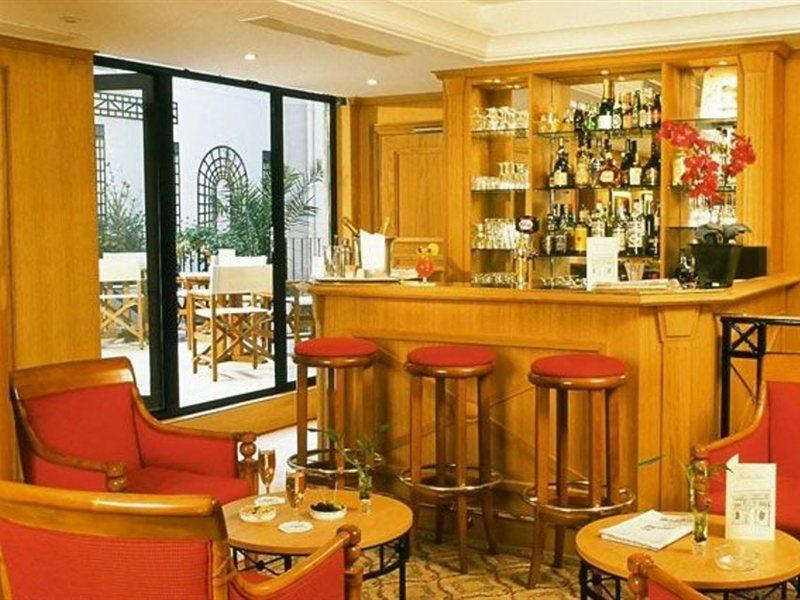 Le Pierre Hotel