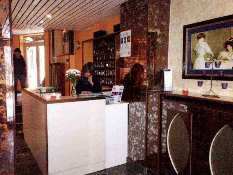 Est Hotel 3*