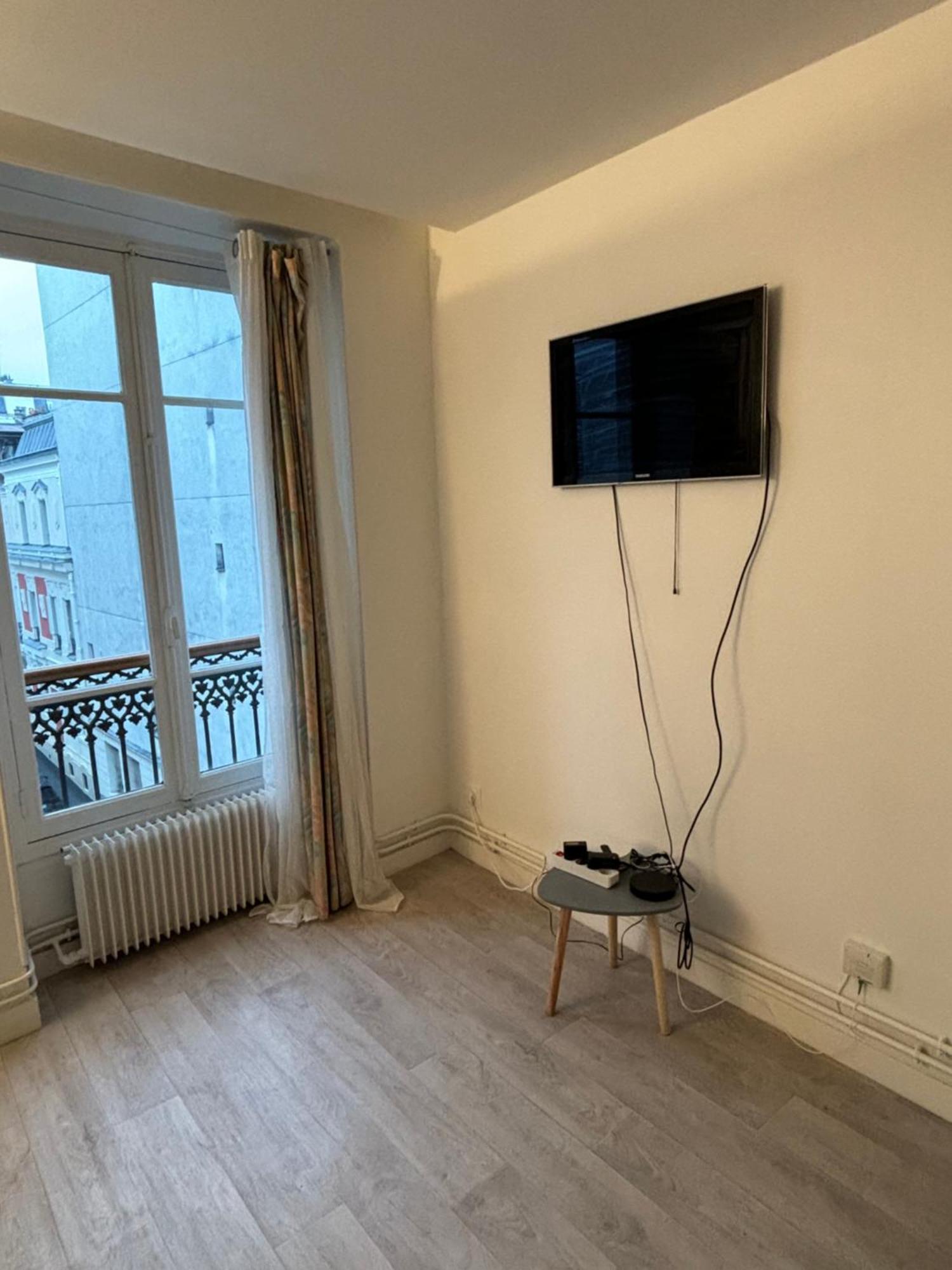 Situe Dans Le 9eme Arrondissement, A Deux Pas Du Sacre-coeur Appartement *