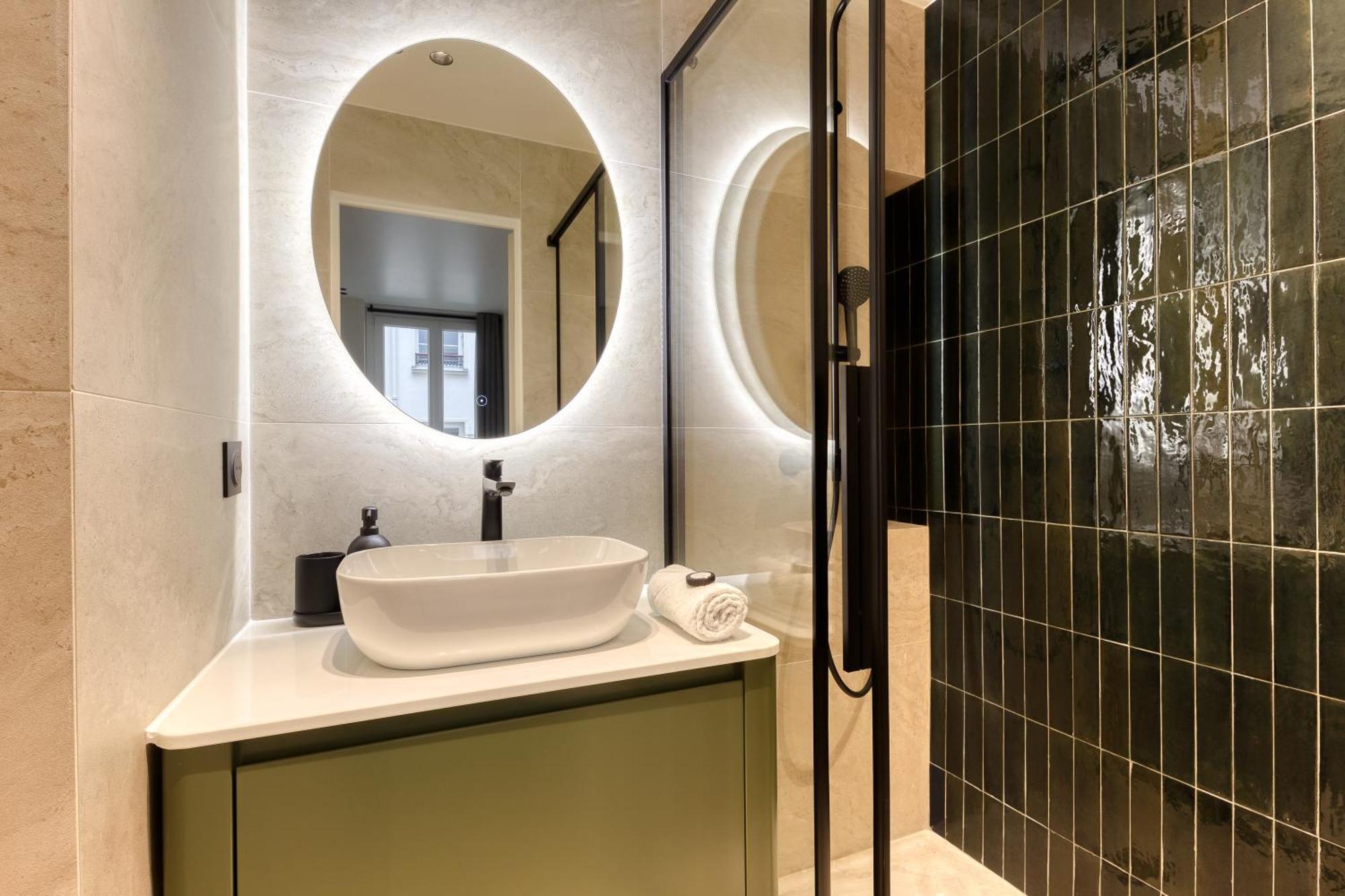 Apartment Les Reflets Des Martyrs I 3ch I 2sdb I Clim Paris