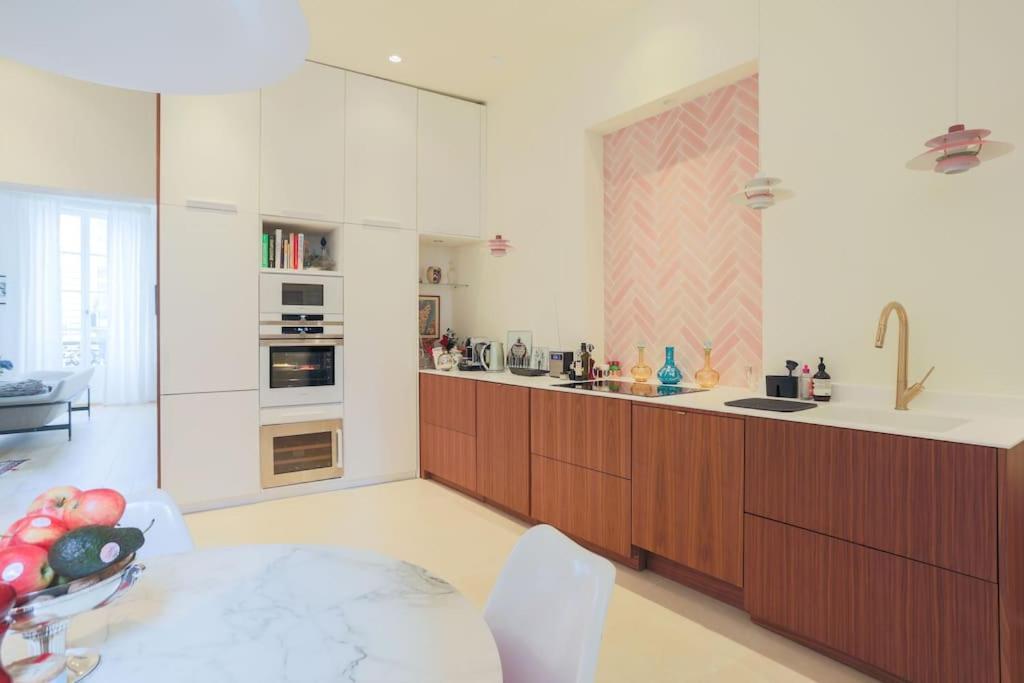 Chic Flat Place Des Vosges Paris