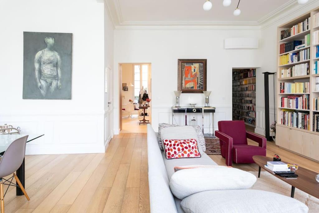 Chic Flat Place Des Vosges Paris