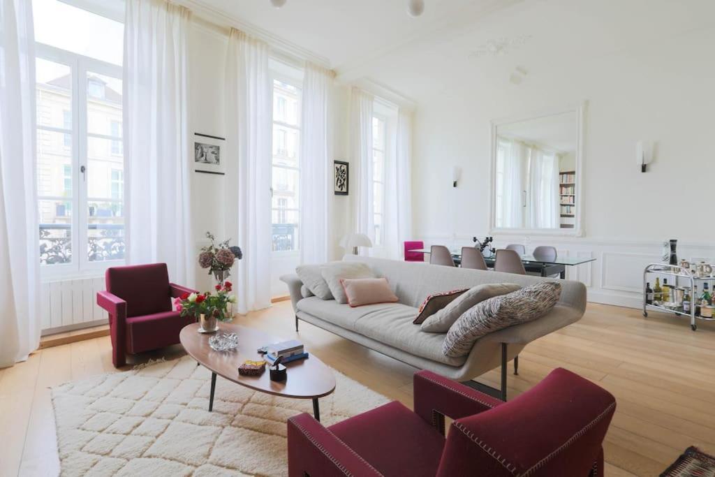 Chic Flat Place Des Vosges Paris