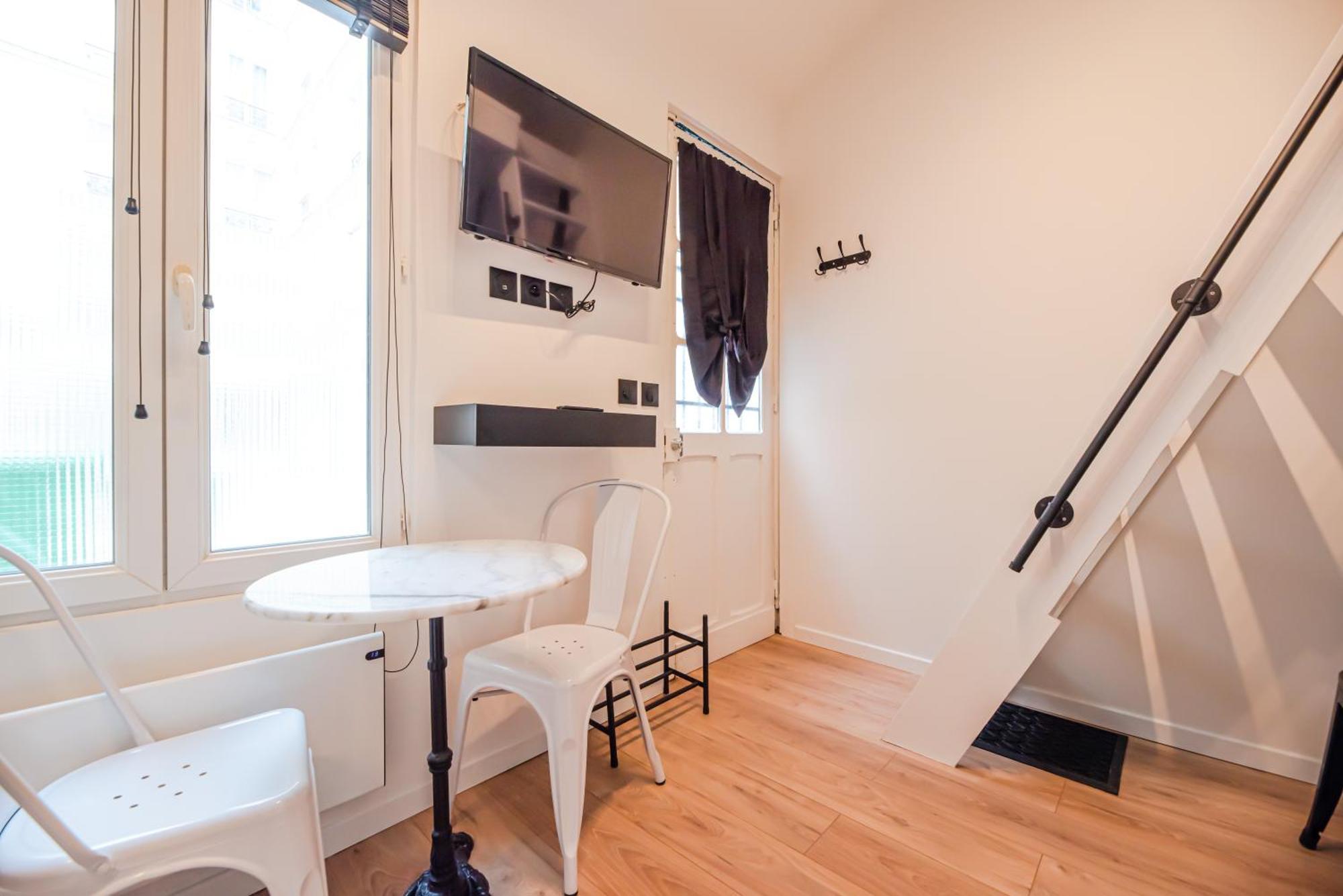 Apartment Lovely Nest In Paris