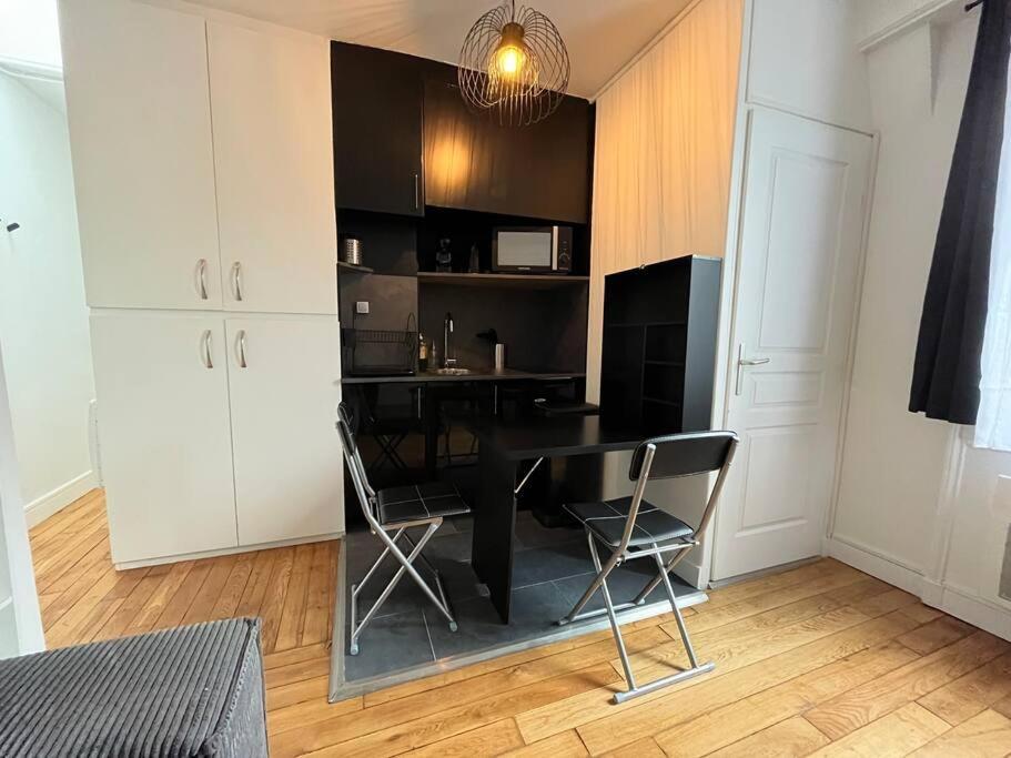 Appartement Typical Parisian Paris