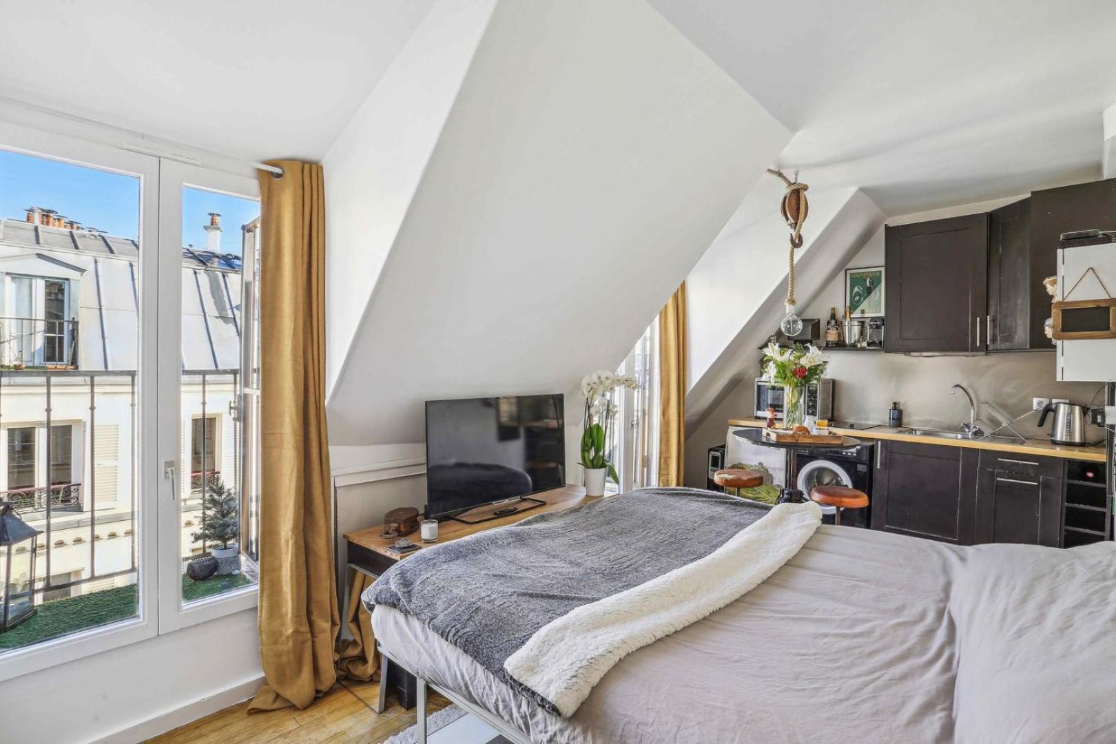 Le Joyeux Dans Les Hauteurs De Montmartre * Paris