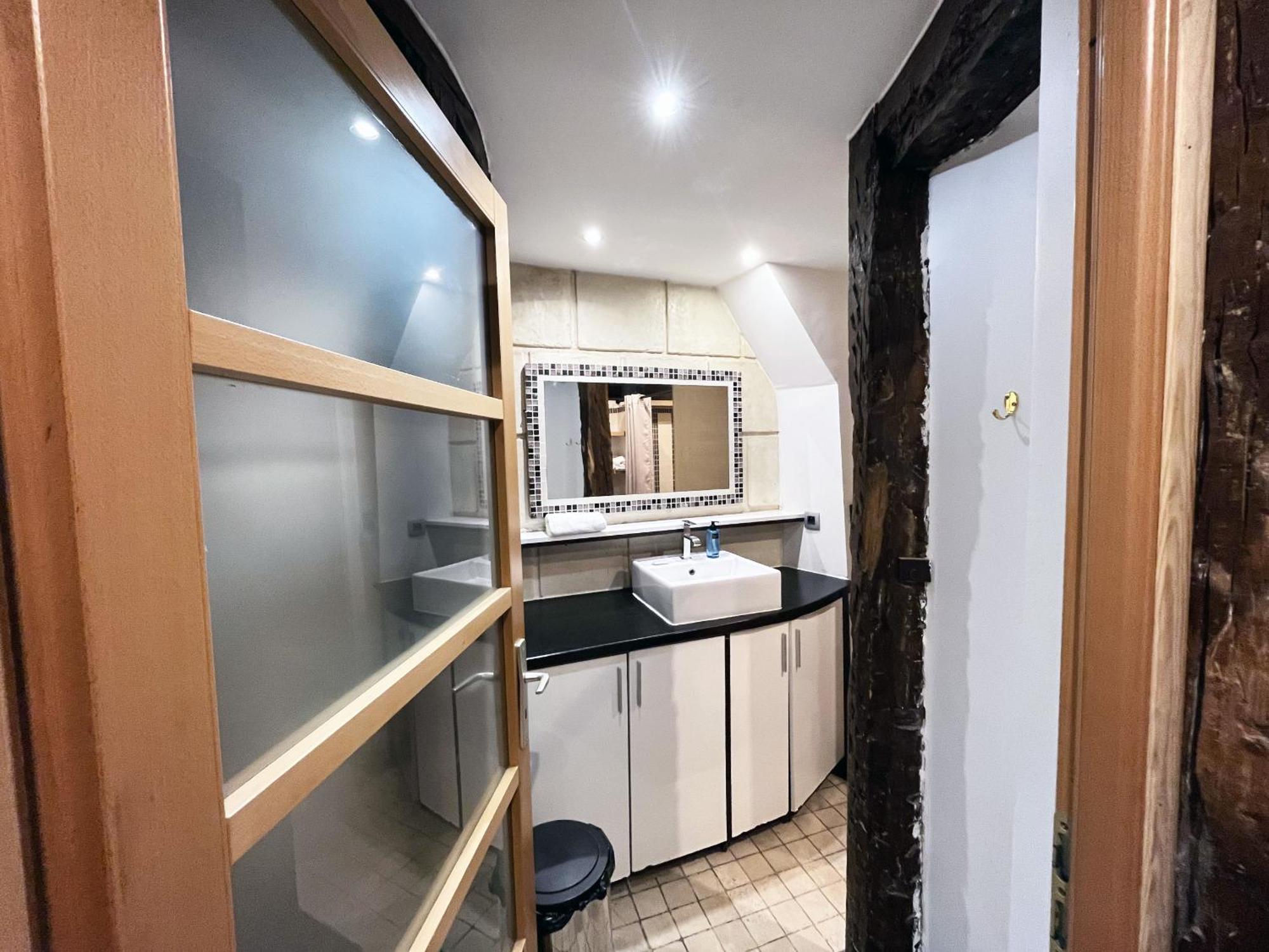 Apartment Urban Flat 43 - Charming Parisian Flat Near Grands Boulevards Paris