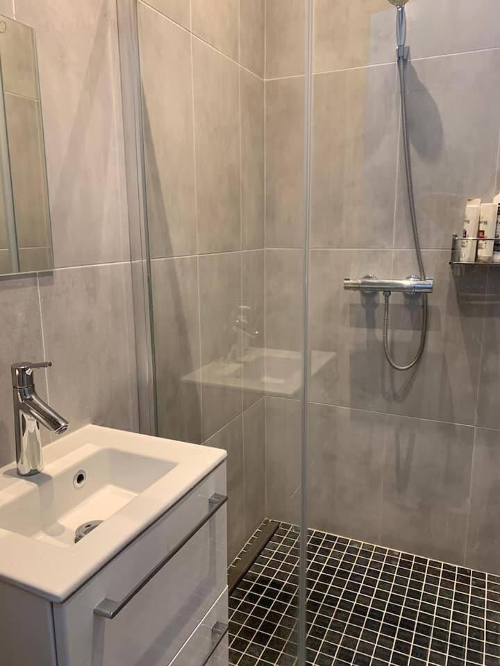 3 7e Apartment *