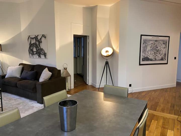 3 7e Apartment *