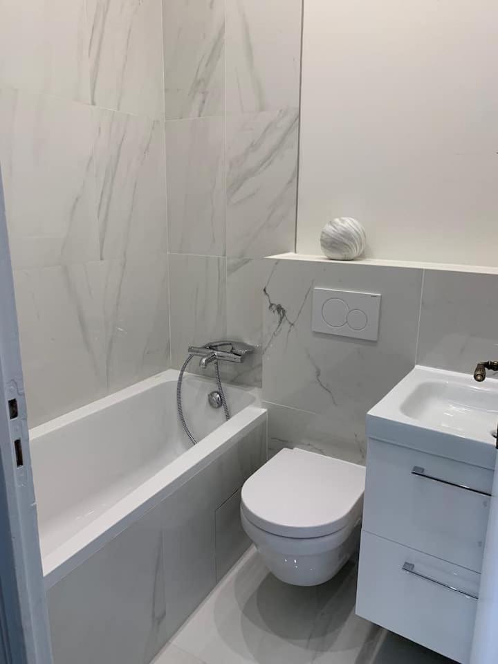 Apartment 3 7e