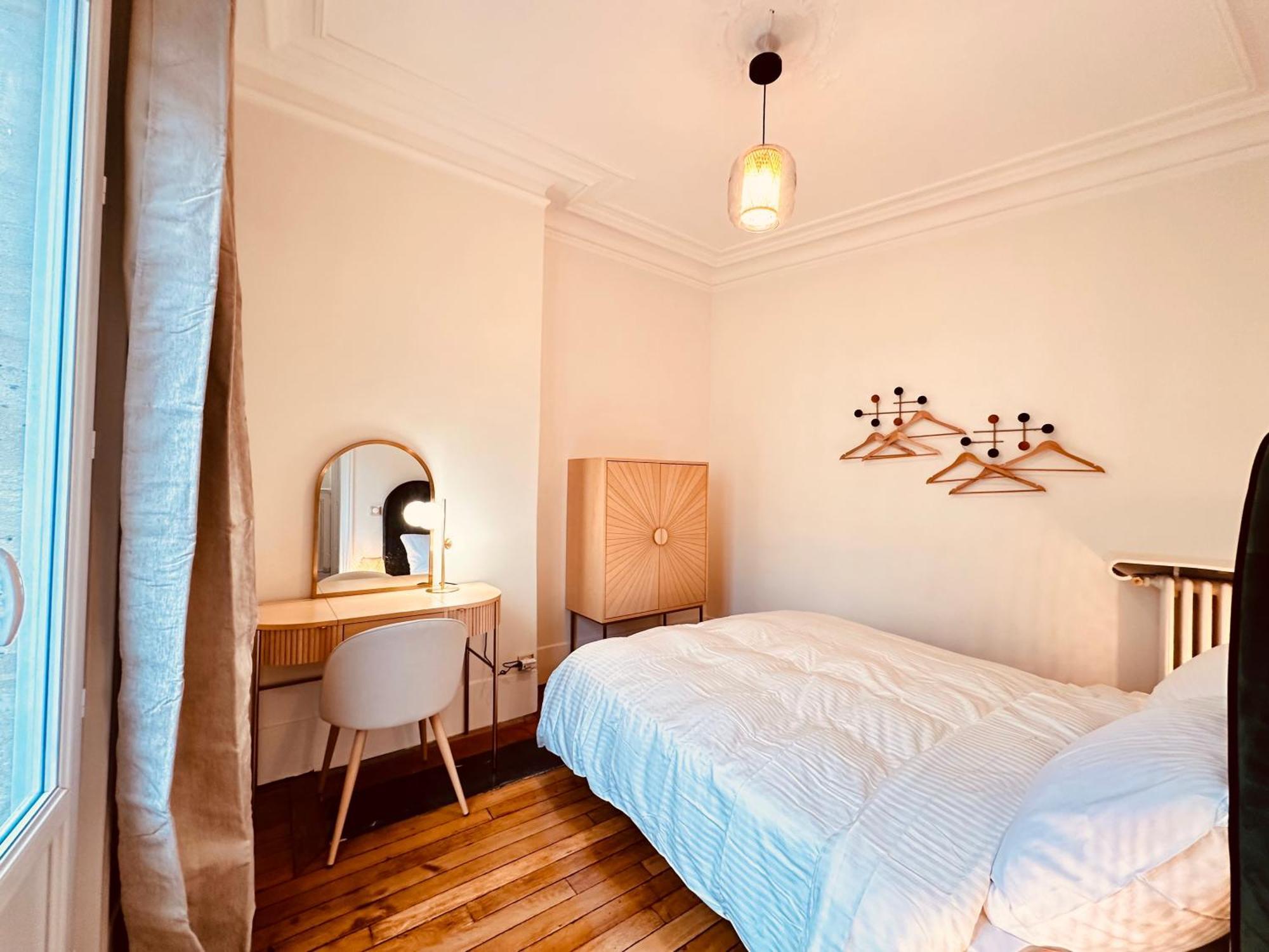 Apartment Charming 4-room Flat Near Eiffel Tower-8people-2 Bedrooms Paris
