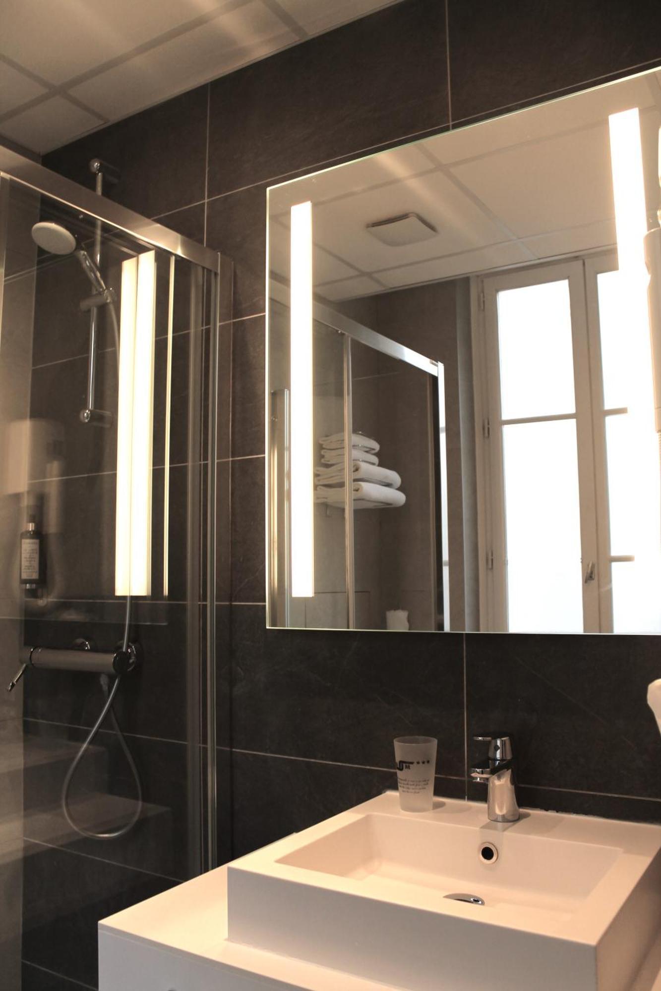 Hotel Avia Saphir Montparnasse 3*