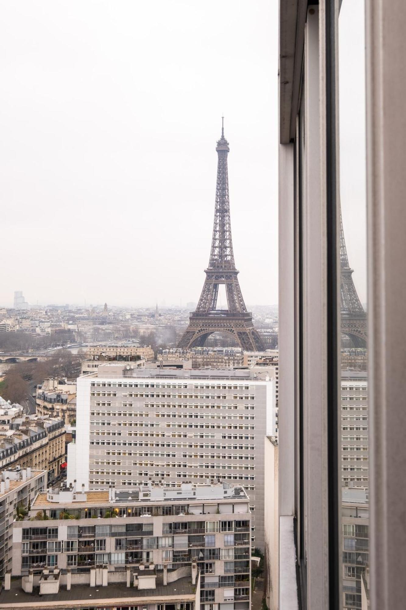 Veeve - Eiffel Skies Paris