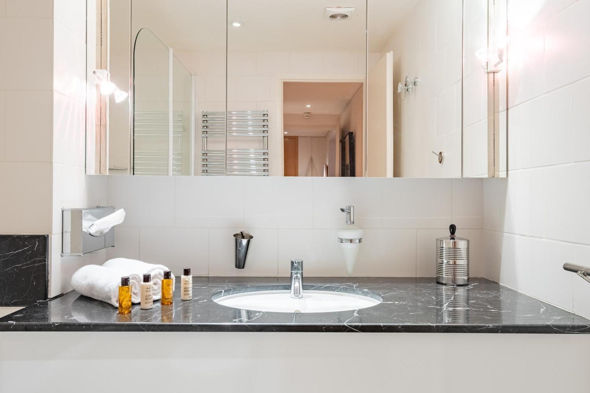 Veeve - Eiffel Skies Apartment Paris