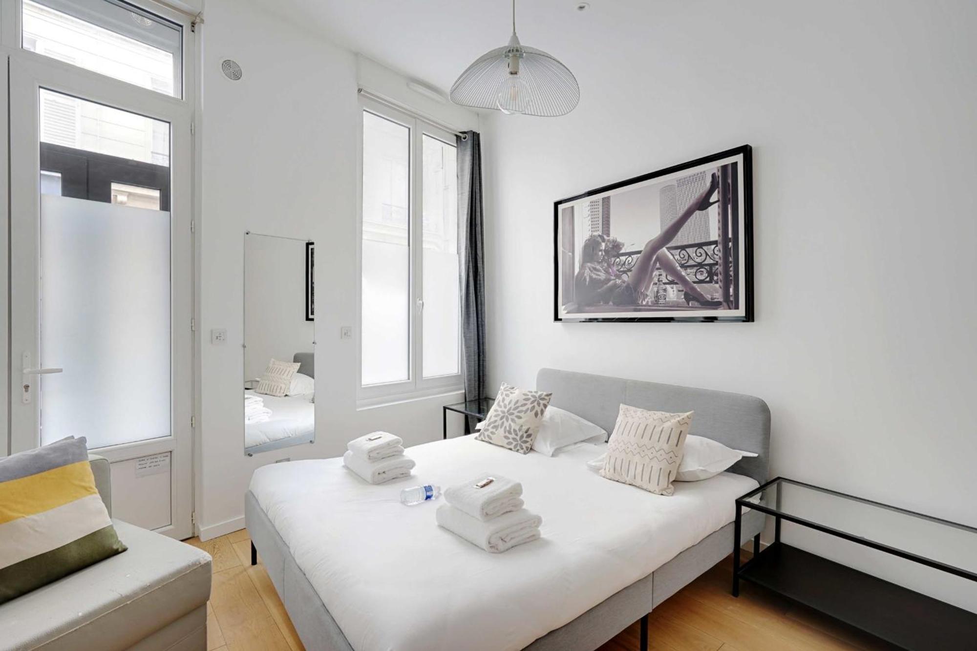 Charming Refurbished Studio -maraisbeaubourg Apartment *