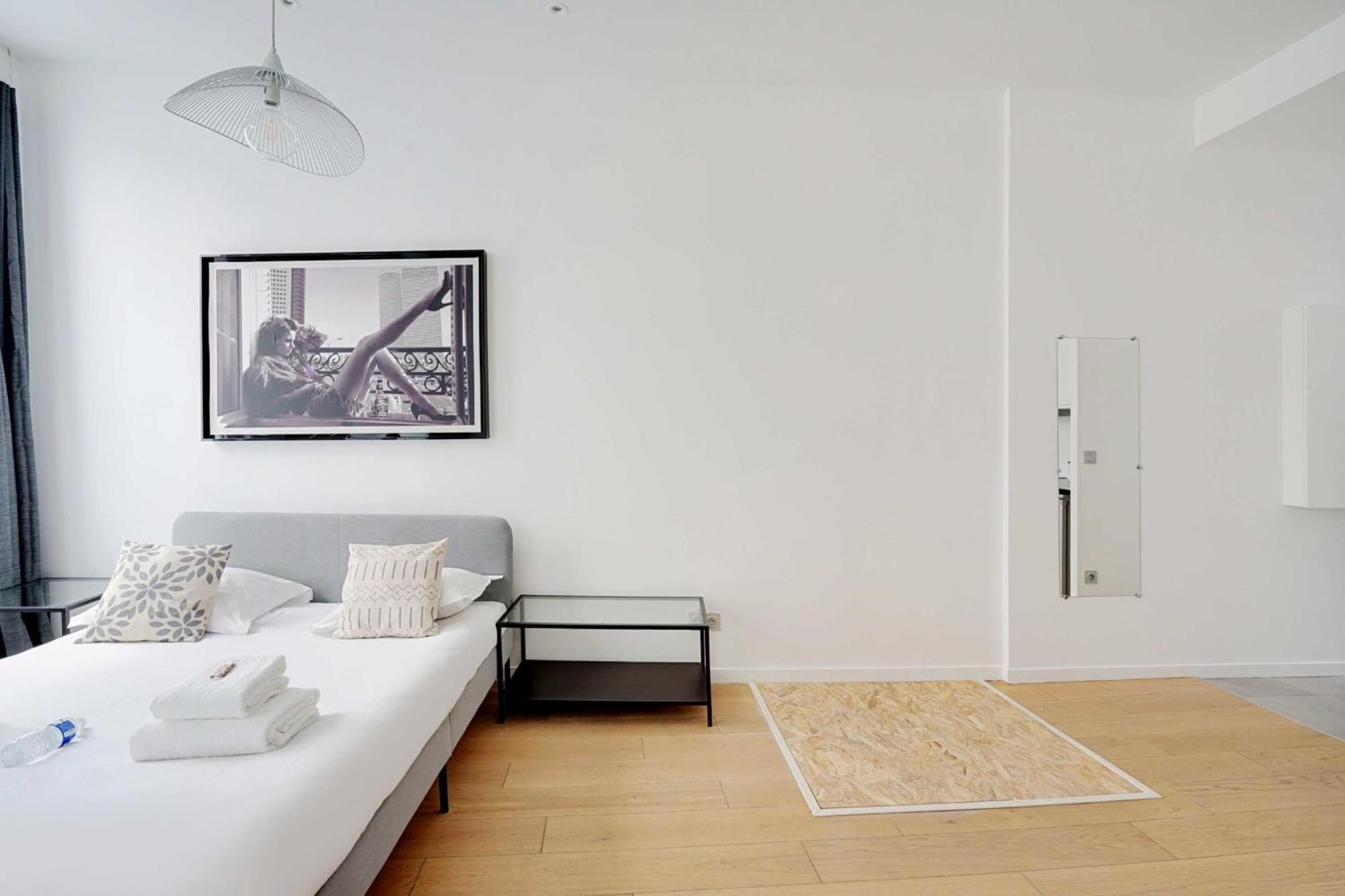 Apartment Charming Refurbished Studio -maraisbeaubourg *