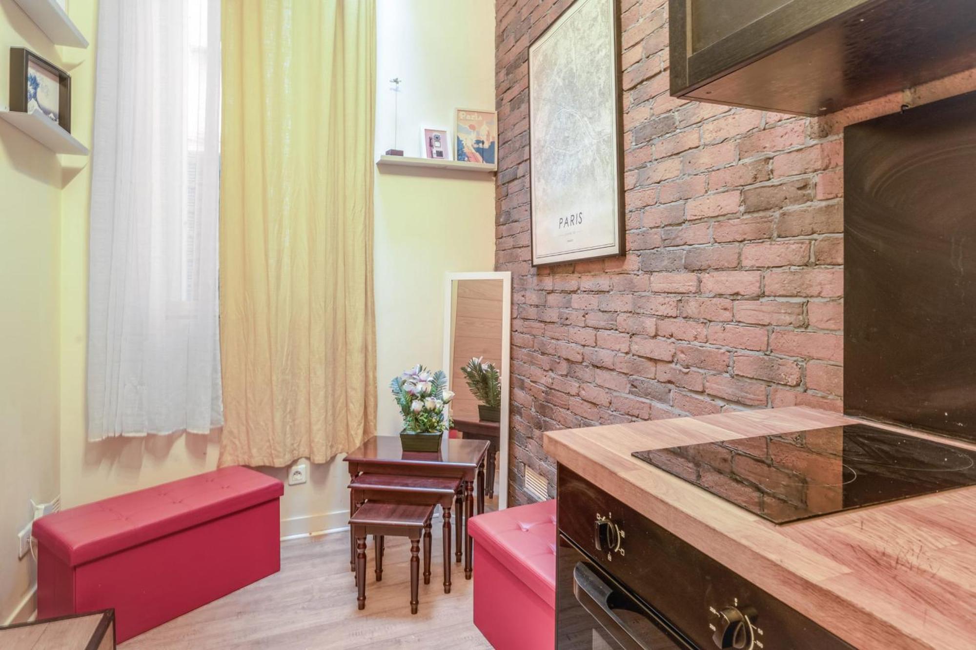 Charming Industrial-style Studio Just Nearby Montmartre In - Welkeys Apartment