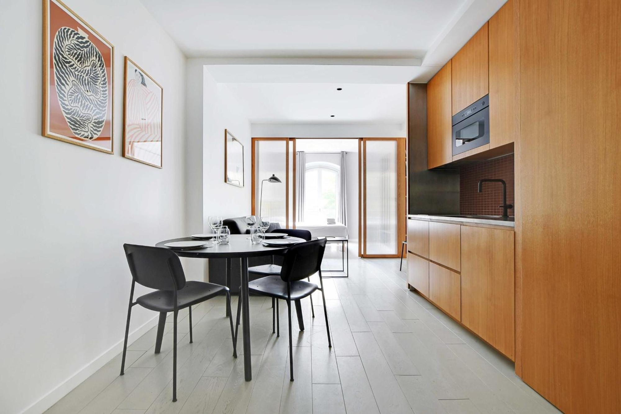 Apartment 13 - Voltaire *