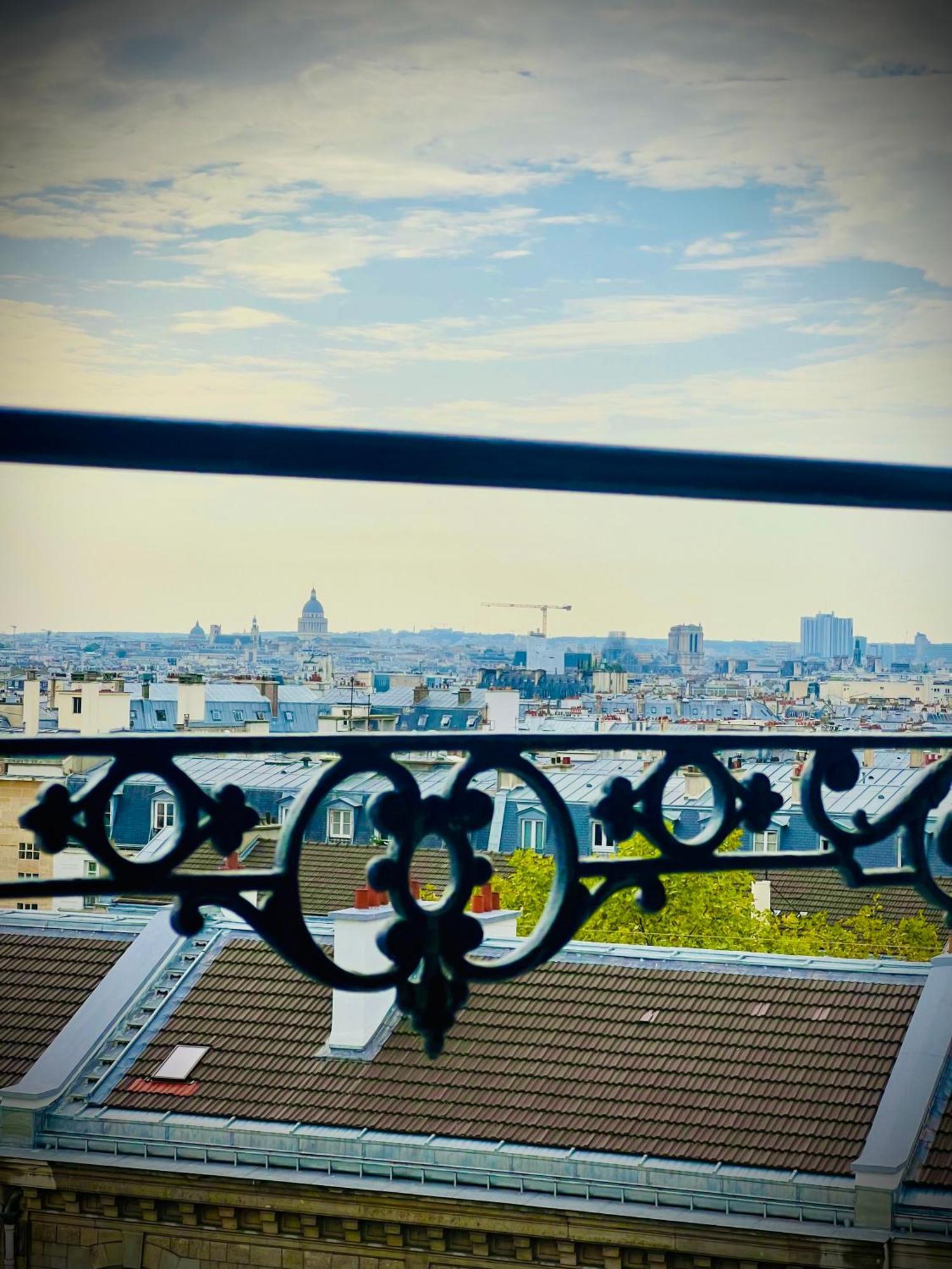 With Fabulous View On Roofs Privatunterkunft Paris