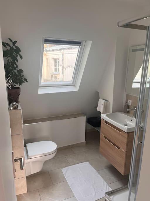 R - Apartment *