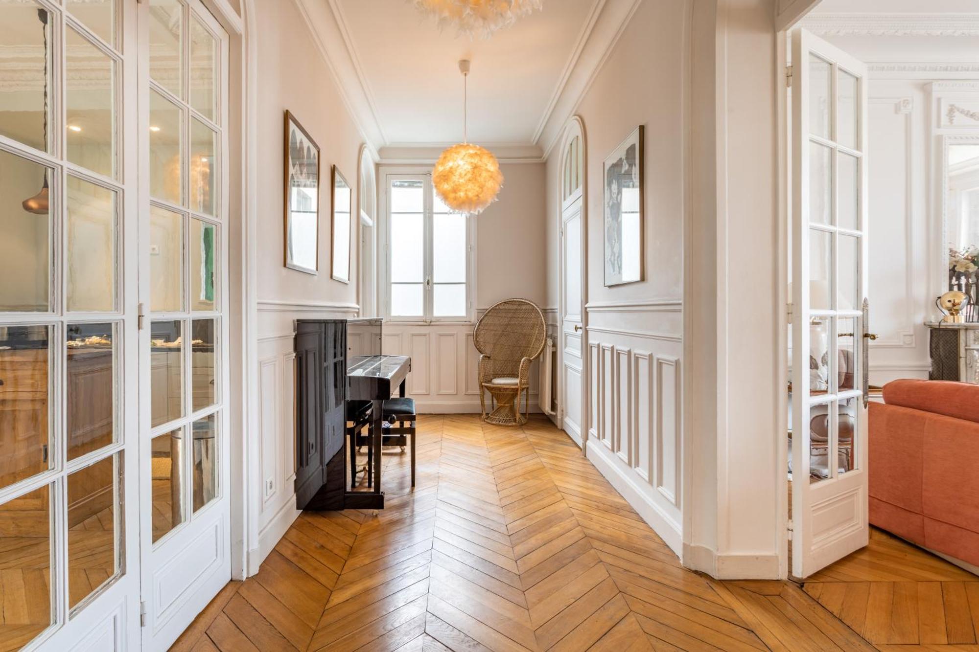 Apartment Luxurious Traditional French Style Near Eiffel Tower Paris