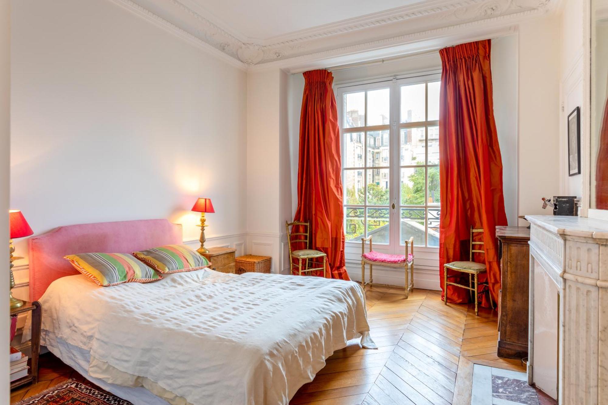 Luxurious Traditional French Style Near Eiffel Tower Apartment *