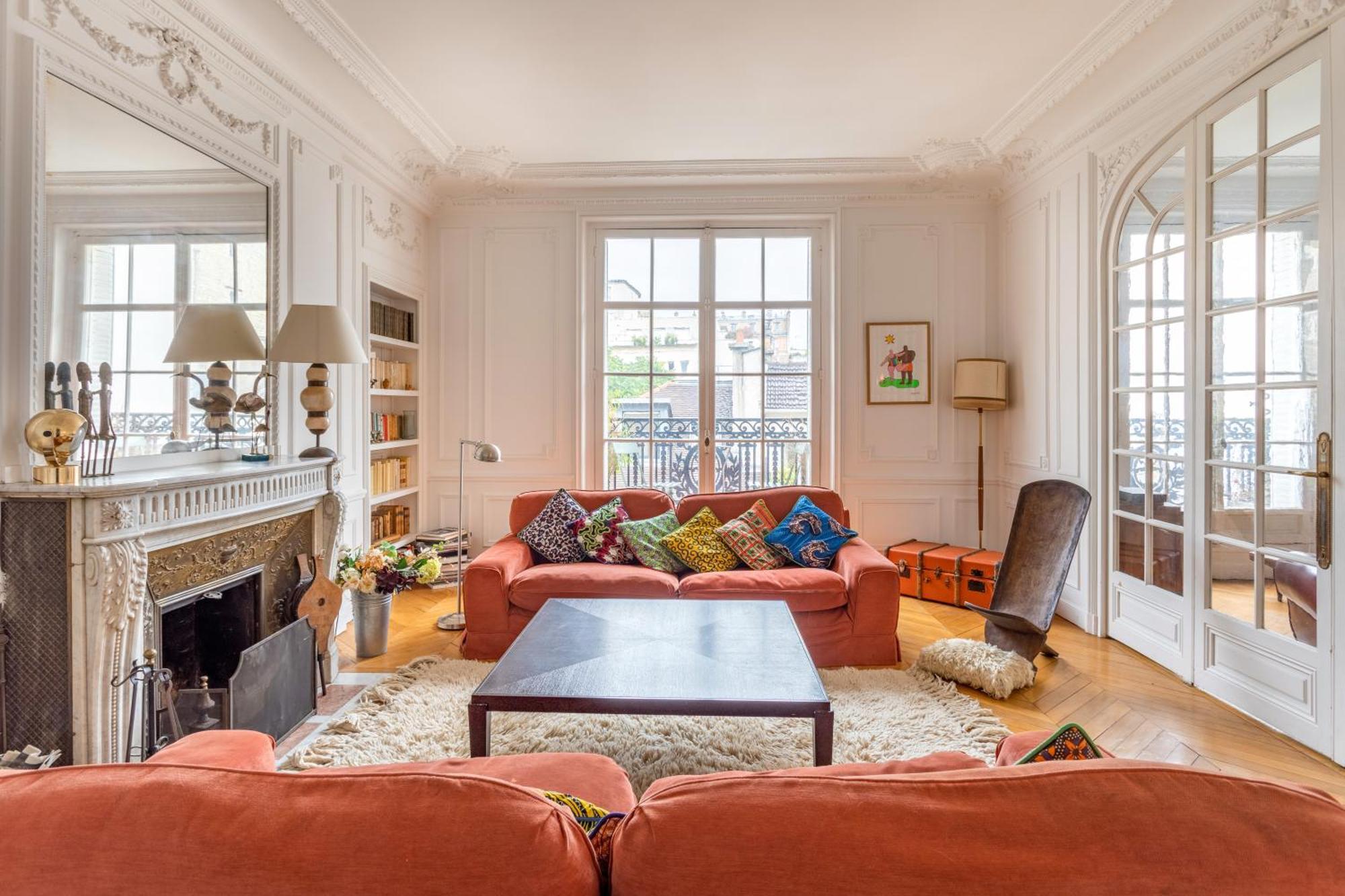 Luxurious Traditional French Style Near Eiffel Tower Paris