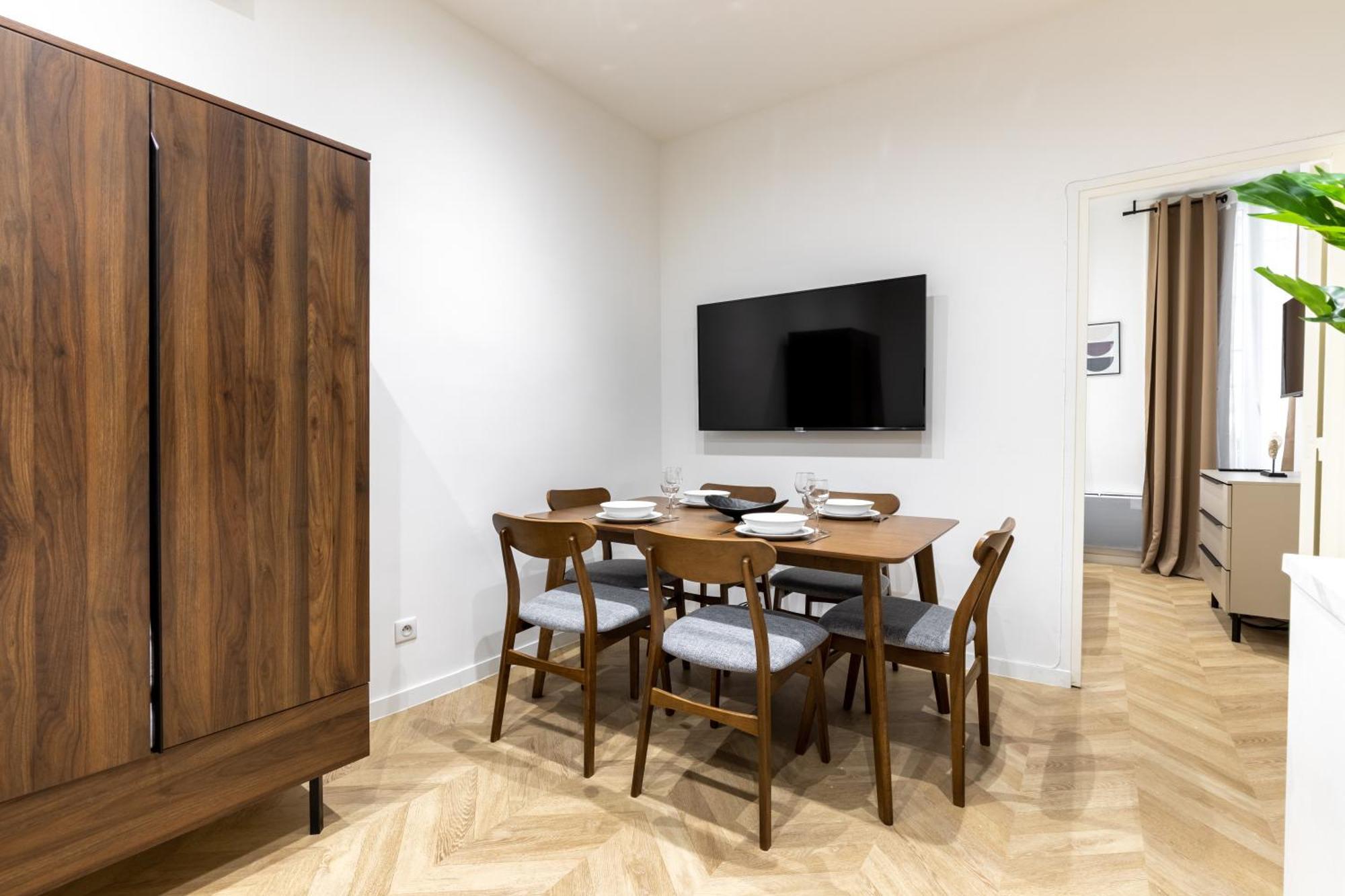 Hsh St Germain/jardin Du Luxembourg : Luxury Paris