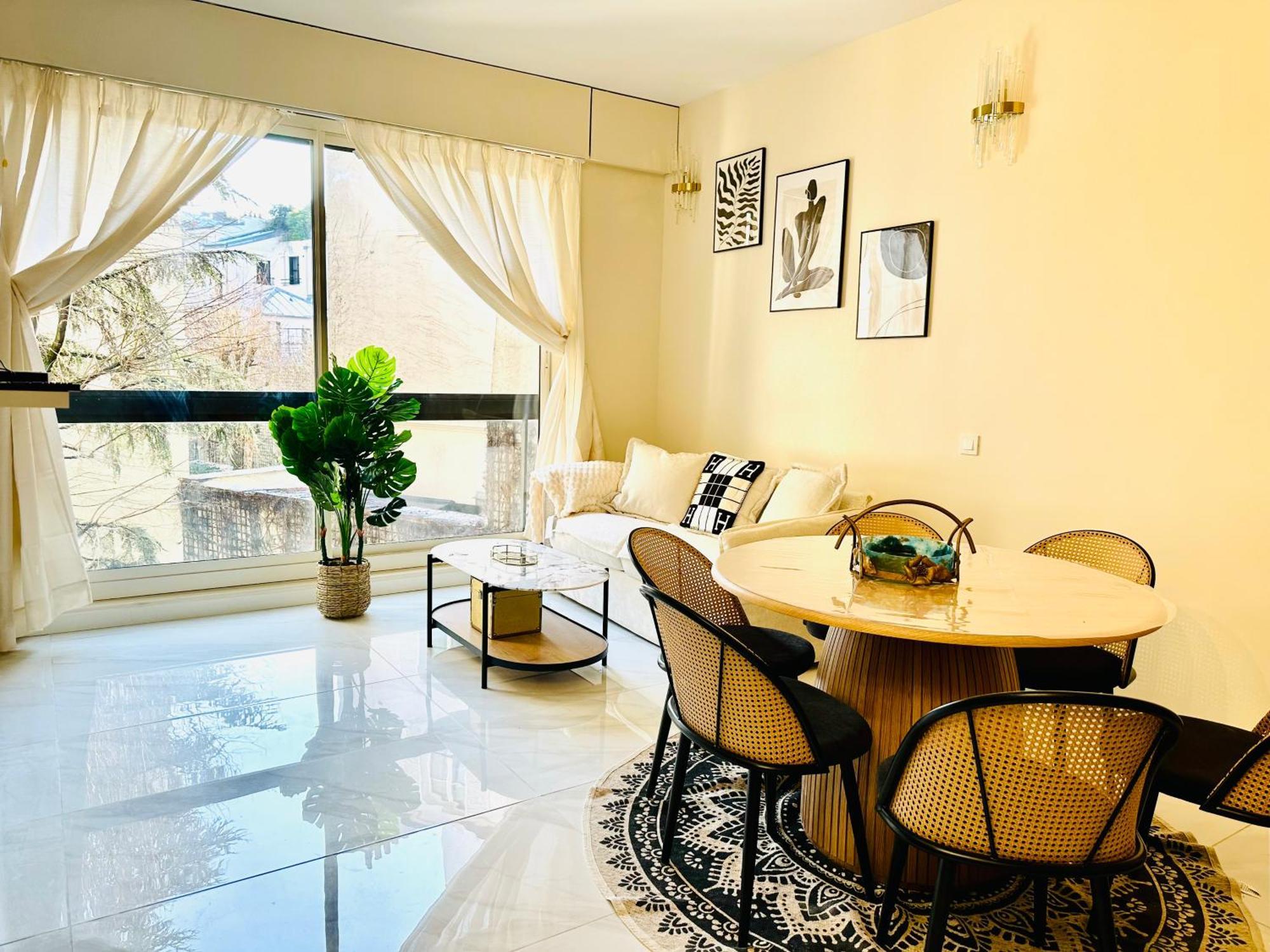 Apartment Montaigne - Champs Elysees Luxury&design / 110 M2 Paris