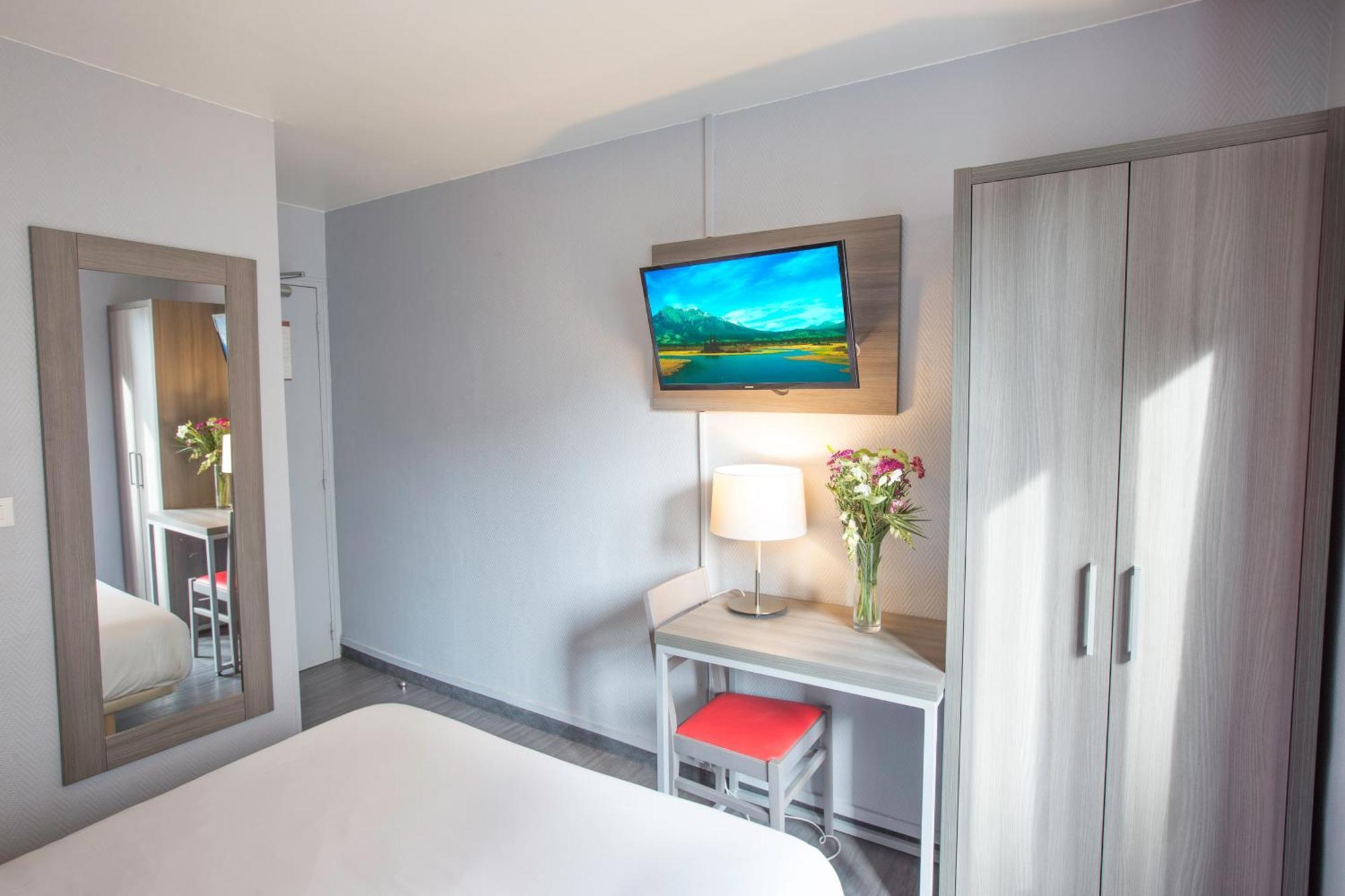 Hipotel Pere-lachaise Republique Hotel 3*