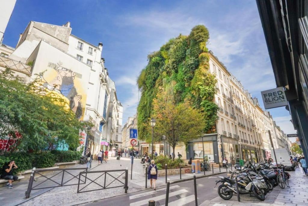 Tiny 12 D Paris's Heart! Apartment
