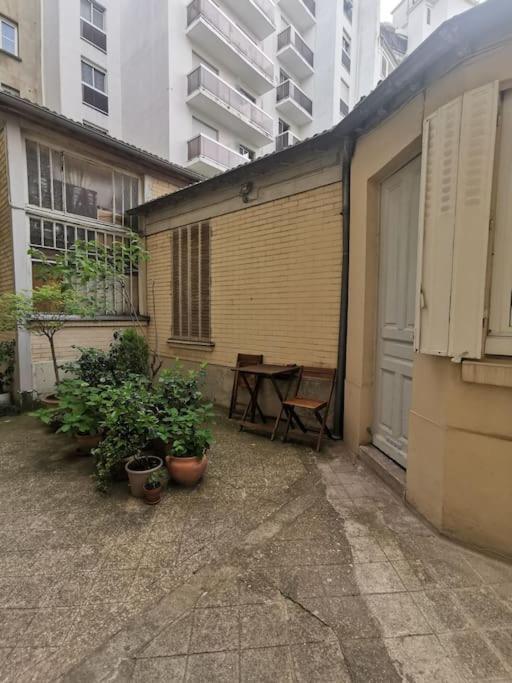 A Nice Little Studio In The Beautiful Paris. Apartment
