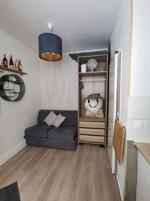 A Nice Little Studio In The Beautiful Paris. Apartment