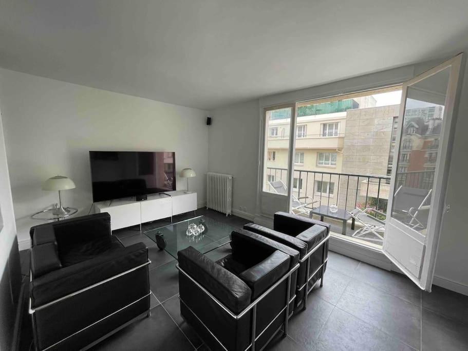 French Design Commerces Apartment Paris