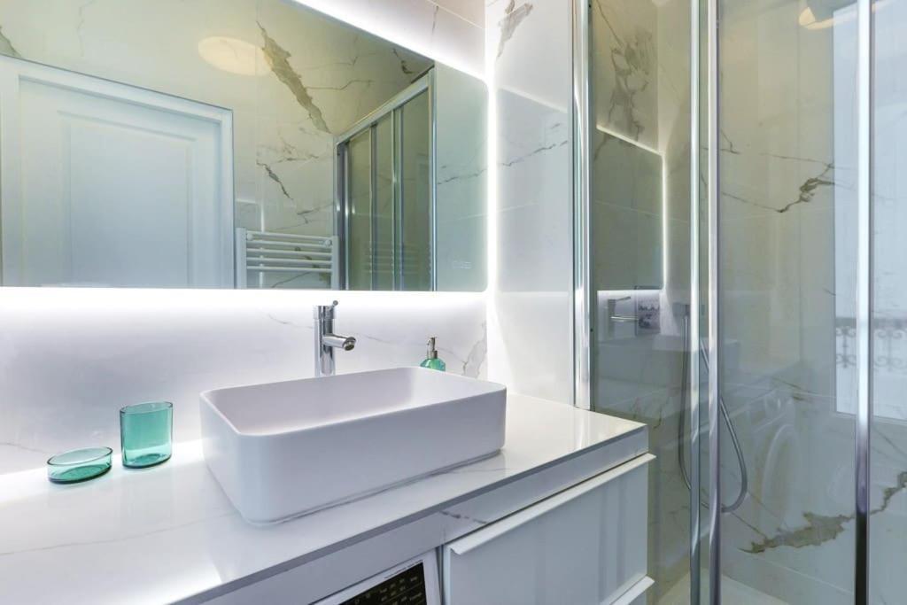 Apartment Spacieux -1bdr/4p -le Bas Montmartre