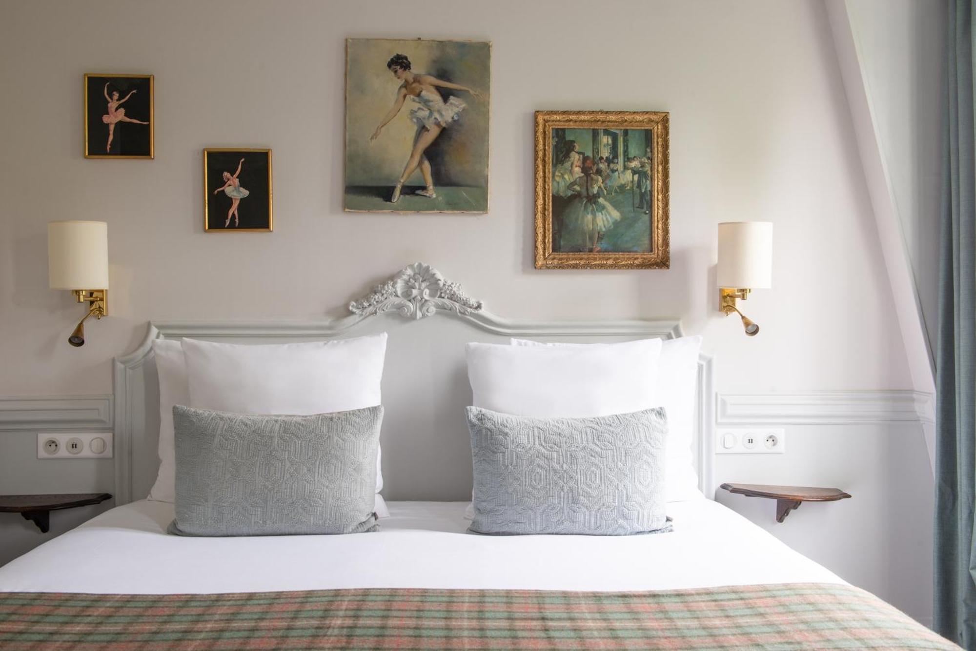 Hotel De La Porte Doree Paris