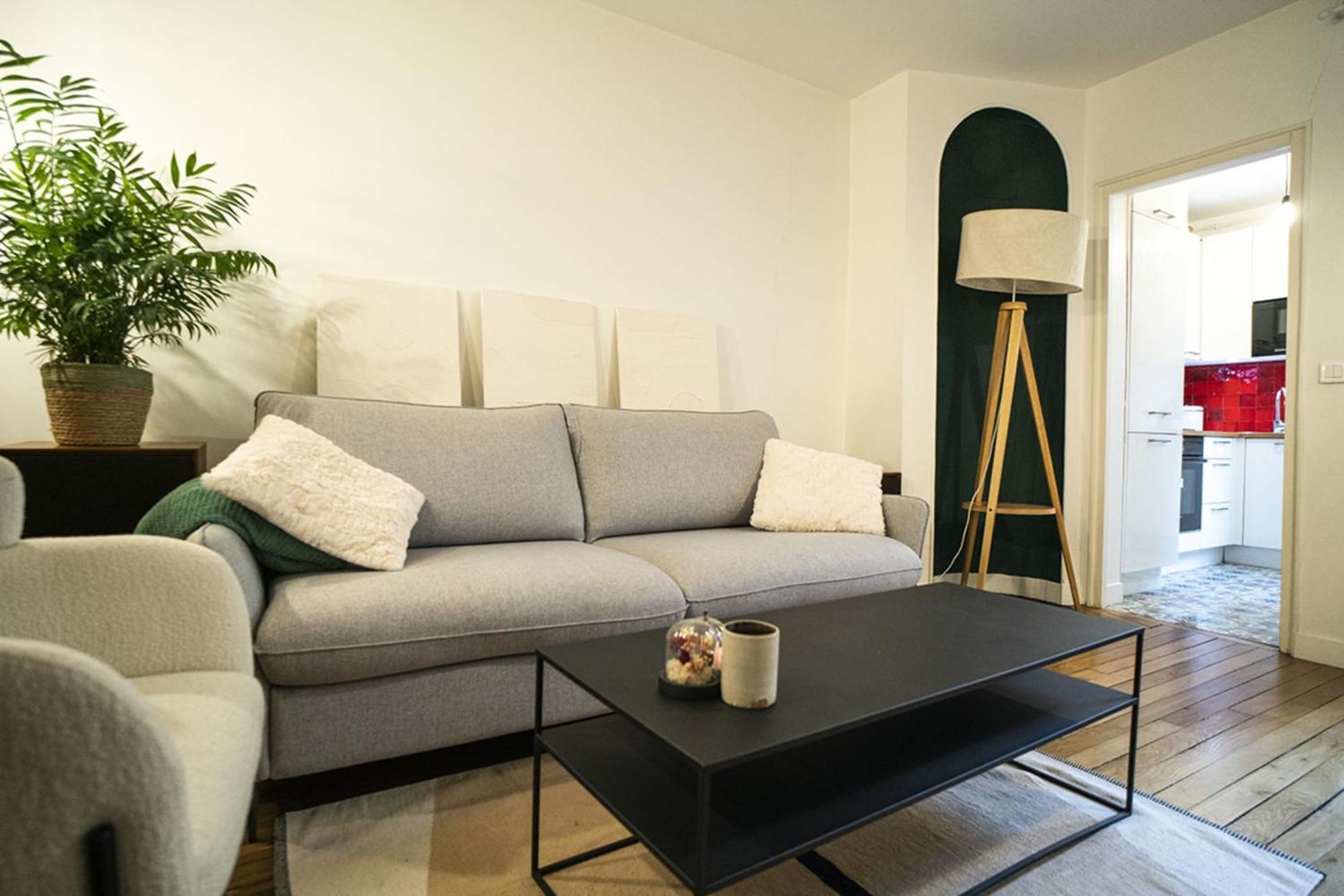 Apartment Pretty 36 M Near Buttes-chaumont Paris