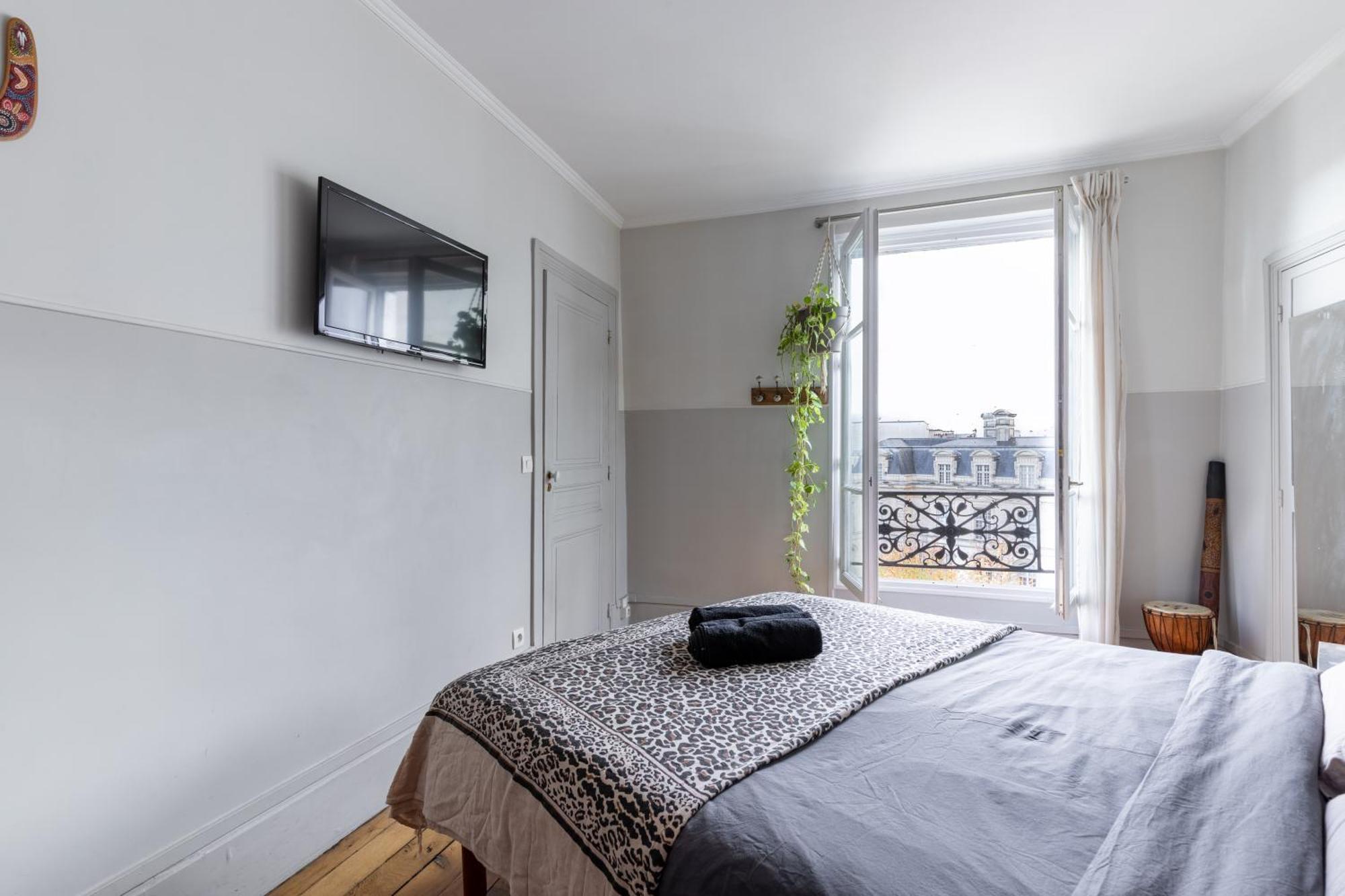 - Le Marais, Vue Magnifique, Sans Vis-a-vis. Apartment *